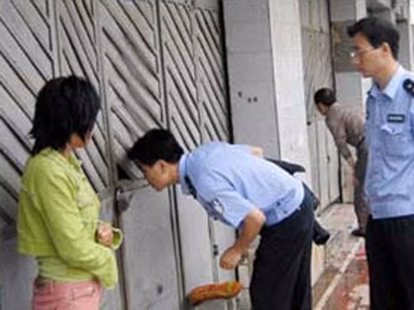 Khách làng chơi nhẵn túi giải cứu gái bán dâm 16 tuổi ảnh 1