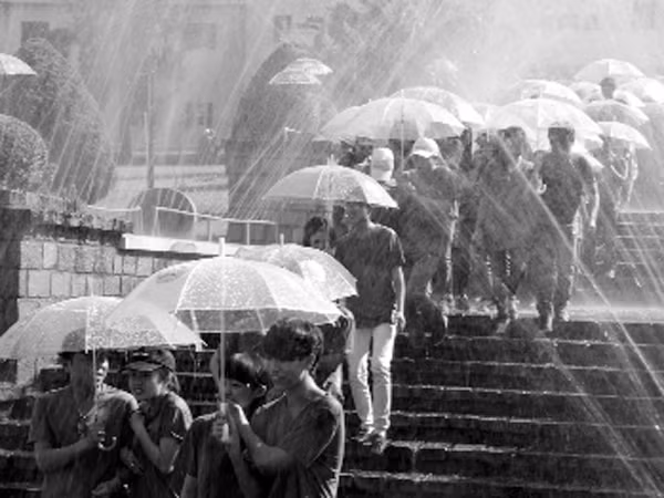 Hạn hán khốc liệt, lại "ngóng" mưa nhân tạo ảnh 1