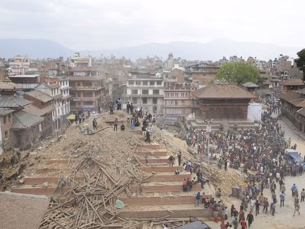 Thảm hoạ động đất tại Nepal: Số người chết đã lên tới 2.200 ảnh 2