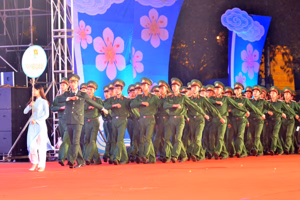 Rực rỡ Lễ hội đường phố của tuổi trẻ Thủ đô ảnh 3 Rực rỡ Lễ hội đường phố của tuổi trẻ Thủ đô ảnh 3