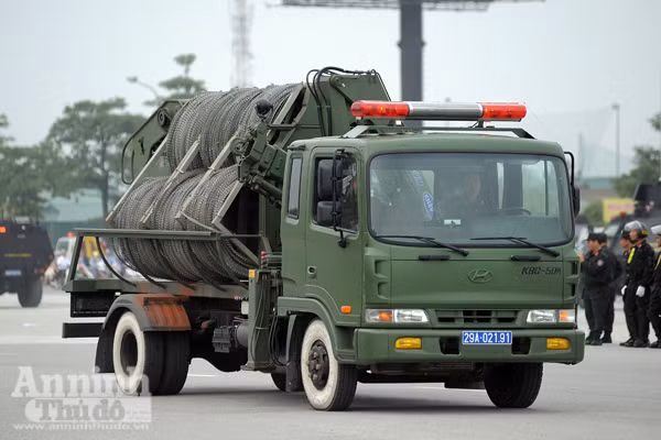 Cận cảnh những trang thiết bị "khủng" của Cảnh sát cơ động Hà Nội ảnh 14