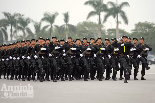 Cận cảnh những trang thiết bị "khủng" của Cảnh sát cơ động Hà Nội ảnh 2
