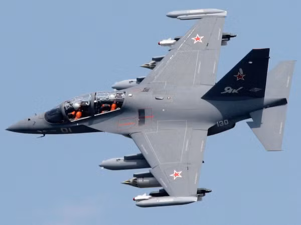 Nga biến tiêm kích huấn luyện Yak-130 thành "cỗ máy chiến tranh" ảnh 1