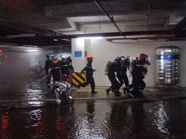 Diễn tập chữa cháy, cứu hộ cứu nạn quy mô tại Times City ảnh 1
