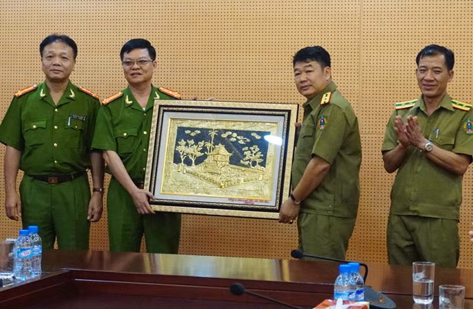 CATP Hà Nội tiếp đoàn công tác Bộ Cảnh sát và Bộ An ninh Lào ảnh 1