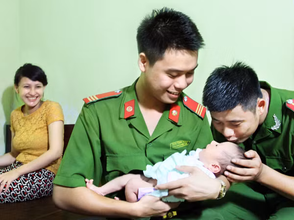 Chương trình giao lưu nghệ thuật "Những bước chân lặng lẽ": Món quà tặng lực lượng CAND Việt Nam ảnh 1