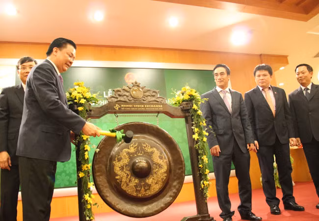 Đánh cồng khai trương phiên chứng khoán đầu Xuân Bính Thân ảnh 1