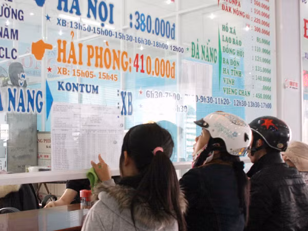 Xăng dầu giảm sâu, vận tải vẫn chỉ "hứa" giảm cước ảnh 1