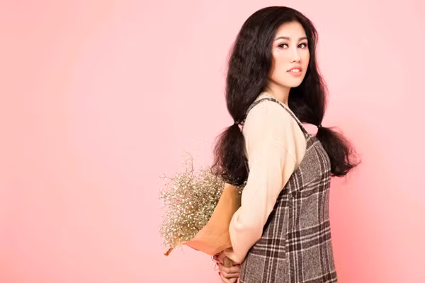 Top 9 Hoa hậu Du lịch quốc tế Emily Hồng Nhung ngọt ngào đón Valentine ảnh 7