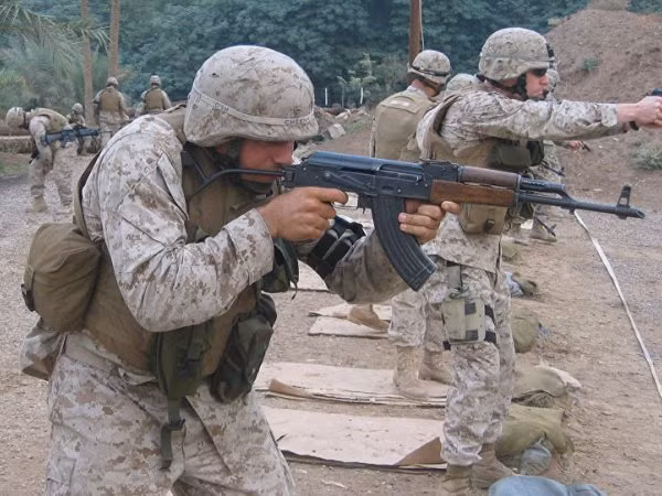 Sốc: Mỹ muốn tự sản xuất súng trường AK-47 huyền thoại ảnh 1