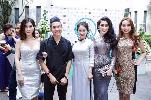 Hoa hậu Huỳnh Thúy Anh khoe nhan sắc "vạn người mê" ảnh 7