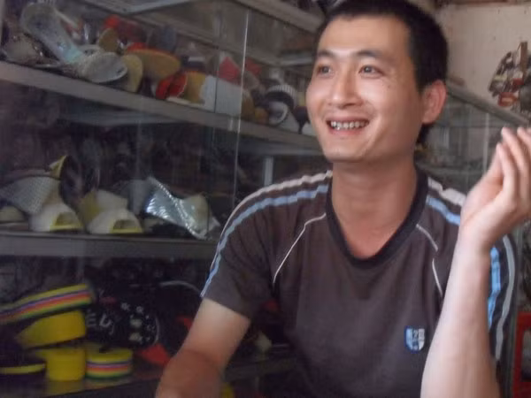 Làm lại cuộc đời từ đôi giày yêu thương ảnh 1