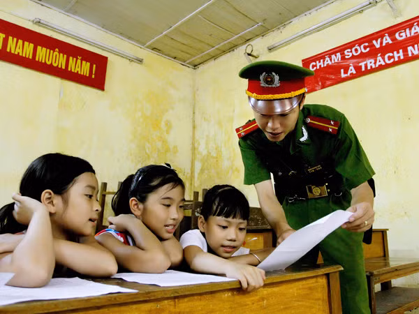 Tri ân những người giữ niềm tin và bình yên cuộc sống ảnh 1