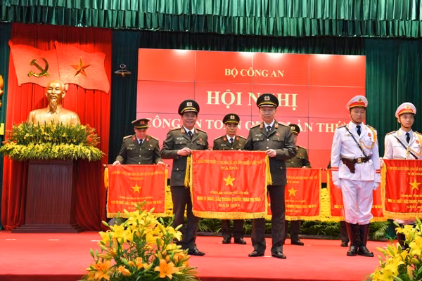 Quyết tâm tạo chuyển biến mạnh mẽ, xây dựng lực lượng CAND trong sạch, liêm chính ảnh 2