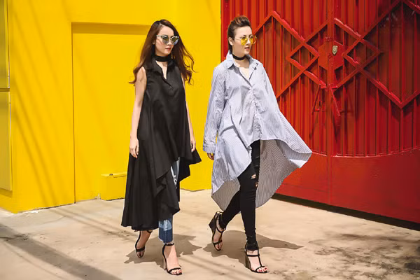 Chị em Yến Trang - Yến Nhi diện thời trang cá tính dạo phố ảnh 7 Chị em Yến Trang - Yến Nhi diện thời trang cá tính dạo phố ảnh 7