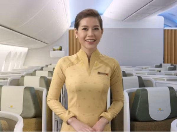 Đồng phục mới của tiếp viên Vietnam Airlines: Đột phá nhưng vẫn bị chê! ảnh 2