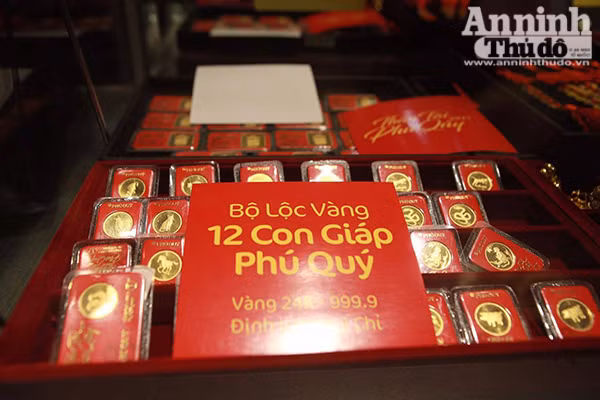 Thêm hình ảnh người Hà Nội xếp hàng mua vàng ngày vía thần tài ảnh 11