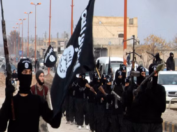 Iraq: Hàng loạt tướng lĩnh IS ôm tiền trốn khỏi Mosul ảnh 1