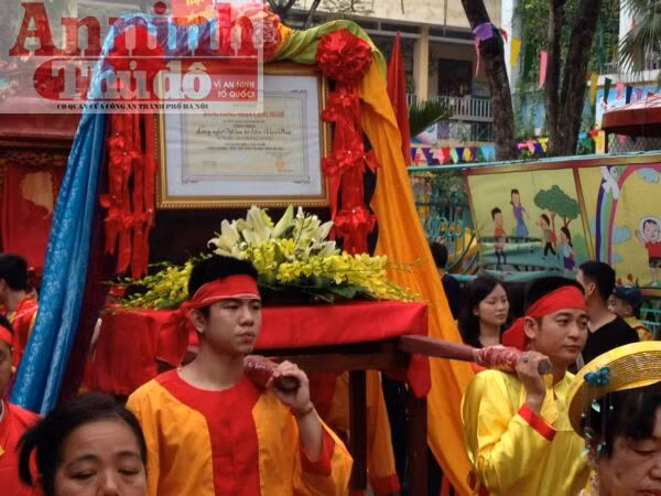 Lễ rước “hoành tráng” ở làng lụa lớn nhất nước ảnh 29