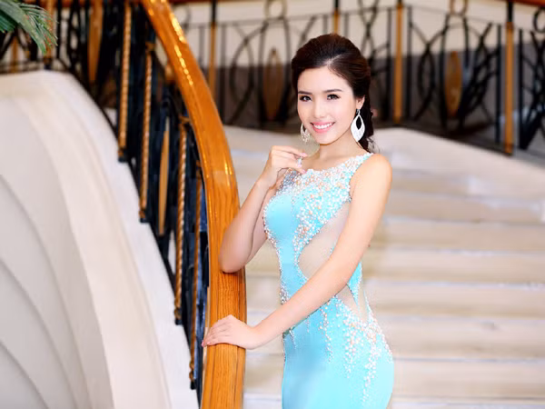 Diện đầm đuôi cá, Á hậu Khánh Phương khoe vòng 3 "khủng" ảnh 6