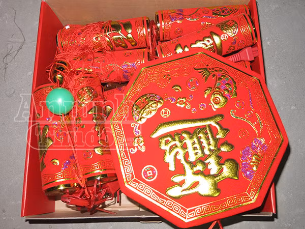 Tạm giữ 23 thùng pháo điện Trung Quốc, có điều khiển phát nổ từ xa ảnh 2