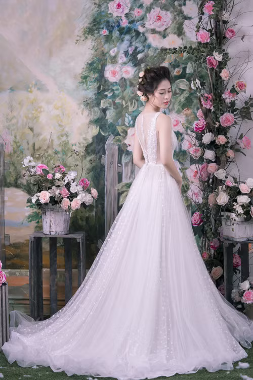 Ngắm vẻ gợi cảm của diễn viên, người mẫu Trần Cẩm Nhung ảnh 3