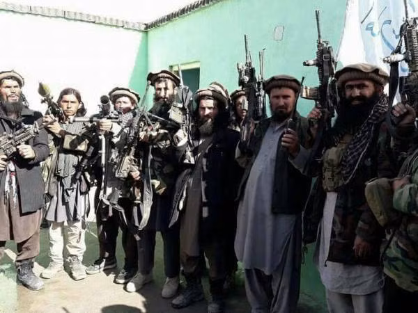 Taliban tuyên bố bắn hạ "Pháo đài bay" B-52 của Mỹ ảnh 1