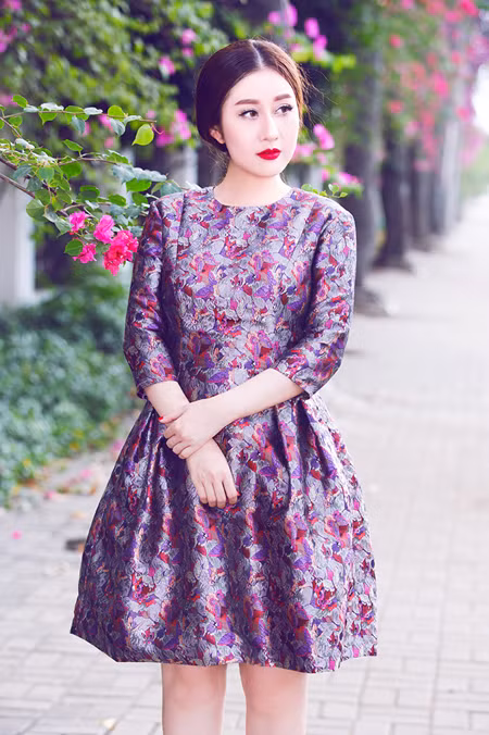 MC Kim Trang “đọ” vẻ đẹp mong manh cùng hoa giấy ảnh 4