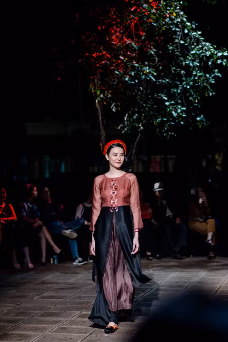 Dàn mẫu trẻ Venus miền Bắc tỏa sáng với trang phục cổ truyền ảnh 6 Dàn mẫu trẻ Venus miền Bắc tỏa sáng với trang phục cổ truyền ảnh 6
