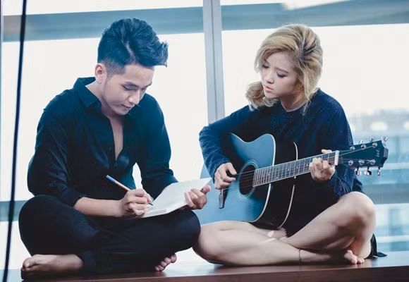 Hà Thanh Phúc trở lại văn đàn với "Cám ơn người đã rời xa tôi" ảnh 3