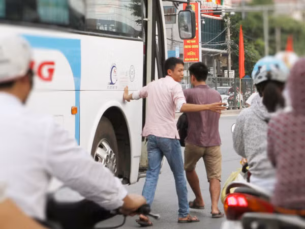 Mật phục, ghi hình xử lý xe khách vi phạm ảnh 1