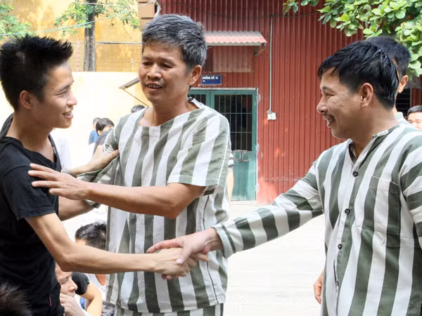 Đoàn tụ gia đình, làm người lương thiện ảnh 2