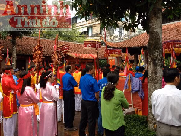 Lễ rước “hoành tráng” ở làng lụa lớn nhất nước ảnh 3