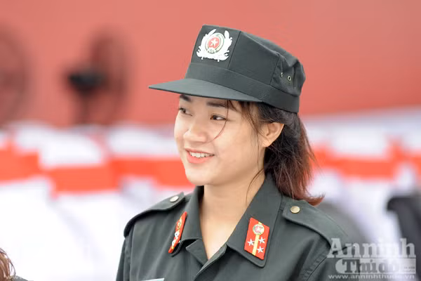 Xem Cảnh sát cơ động Hà Nội đánh võ, bắn súng điêu luyện ảnh 11