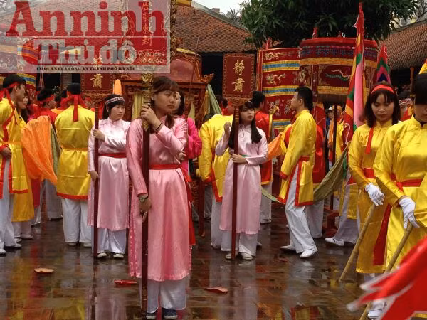Lễ rước “hoành tráng” ở làng lụa lớn nhất nước ảnh 8