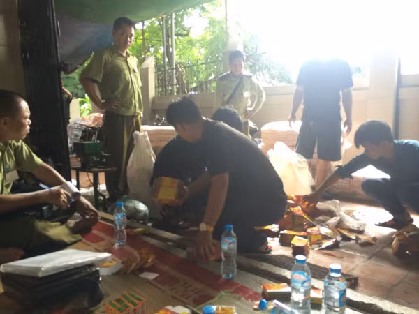 Phát hiện một cơ sở sản xuất thuốc lào giả ảnh 1