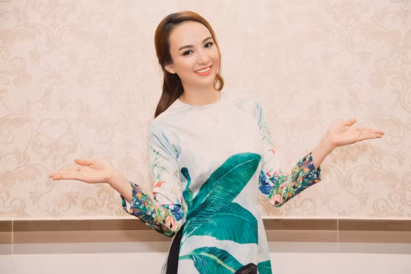 Mỹ nhân màn bạc thập niên 90 Y Phụng tái xuất đầy quyến rũ ảnh 6