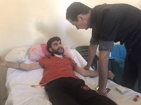 Tổng thống Syria al-Assad thăm binh sĩ bị thương ở Hama ảnh 1 Tổng thống Syria al-Assad thăm binh sĩ bị thương ở Hama ảnh 1