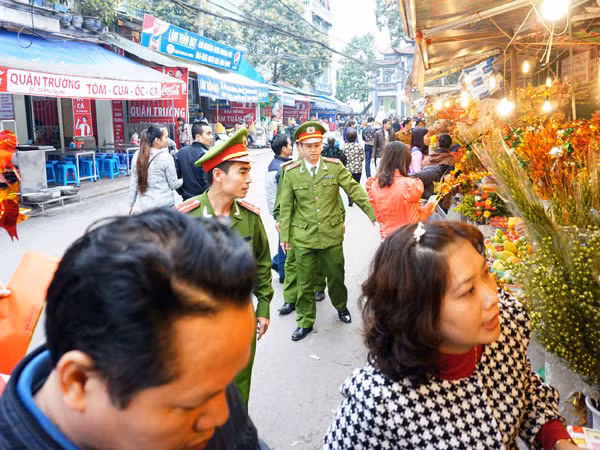 Tuyên truyền kết hợp xử lý, “nâng” ý thức người dân ảnh 1