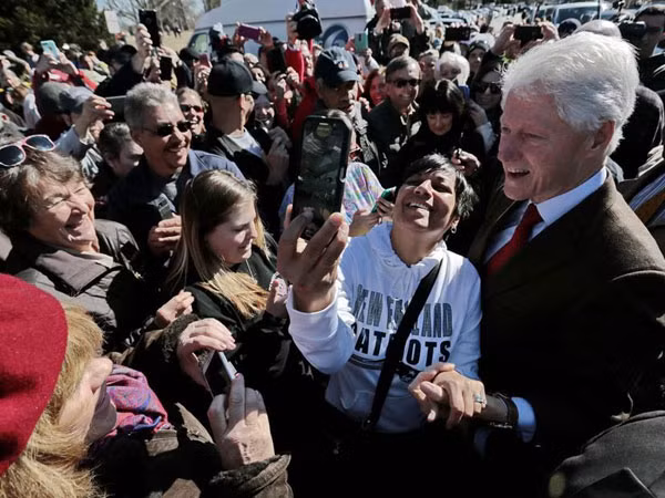 Cựu Tổng thống Mỹ Bill Clinton bị nghi vận động tranh cử cho vợ ảnh 1