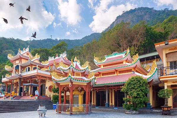 Có gì ở điểm đến linh thiêng nhất Nam Bộ? ảnh 3