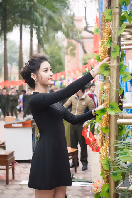 Á hậu Huyền My giản dị nhưng đầy quyến rũ trên "ghế nóng" ảnh 4