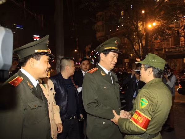 Thủ đô vui Tết yên bình ảnh 1