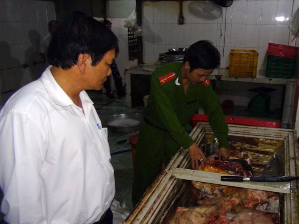 Phát hiện cơ sở thu mua, giết mổ lợn chết ảnh 1