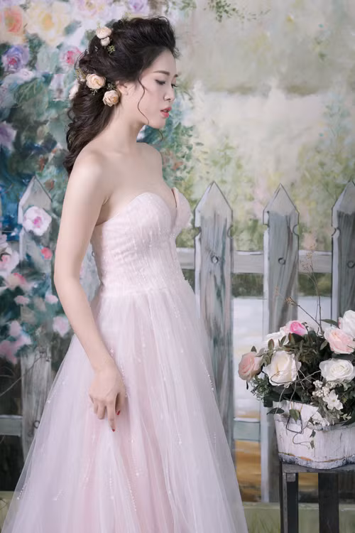 Ngắm vẻ gợi cảm của diễn viên, người mẫu Trần Cẩm Nhung ảnh 2