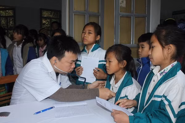 Tấm lòng của các y bác sỹ Thủ đô đến với bà con vùng cao ảnh 8