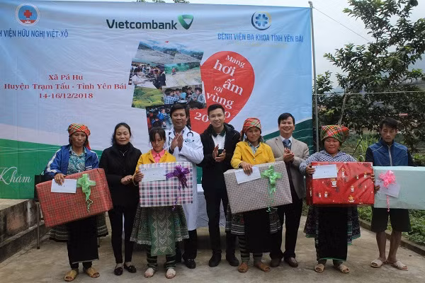 Tấm lòng của các y bác sỹ Thủ đô đến với bà con vùng cao ảnh 13