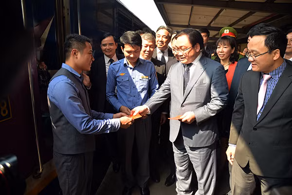 Bảo đảm an toàn- thuận lợi, phục vụ nhân dân đi lại sau nghỉ Tết ảnh 4