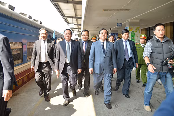 Bảo đảm an toàn- thuận lợi, phục vụ nhân dân đi lại sau nghỉ Tết ảnh 1