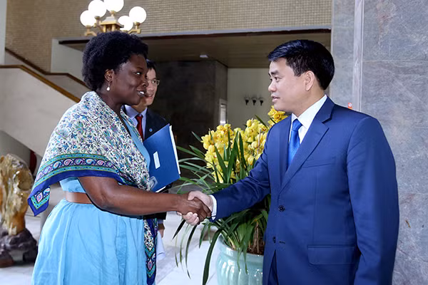 Chủ tịch UBND TP Hà Nội Nguyễn Đức Chung tiếp Giám đốc Ngân hàng Thế giới tại Việt Nam ảnh 1